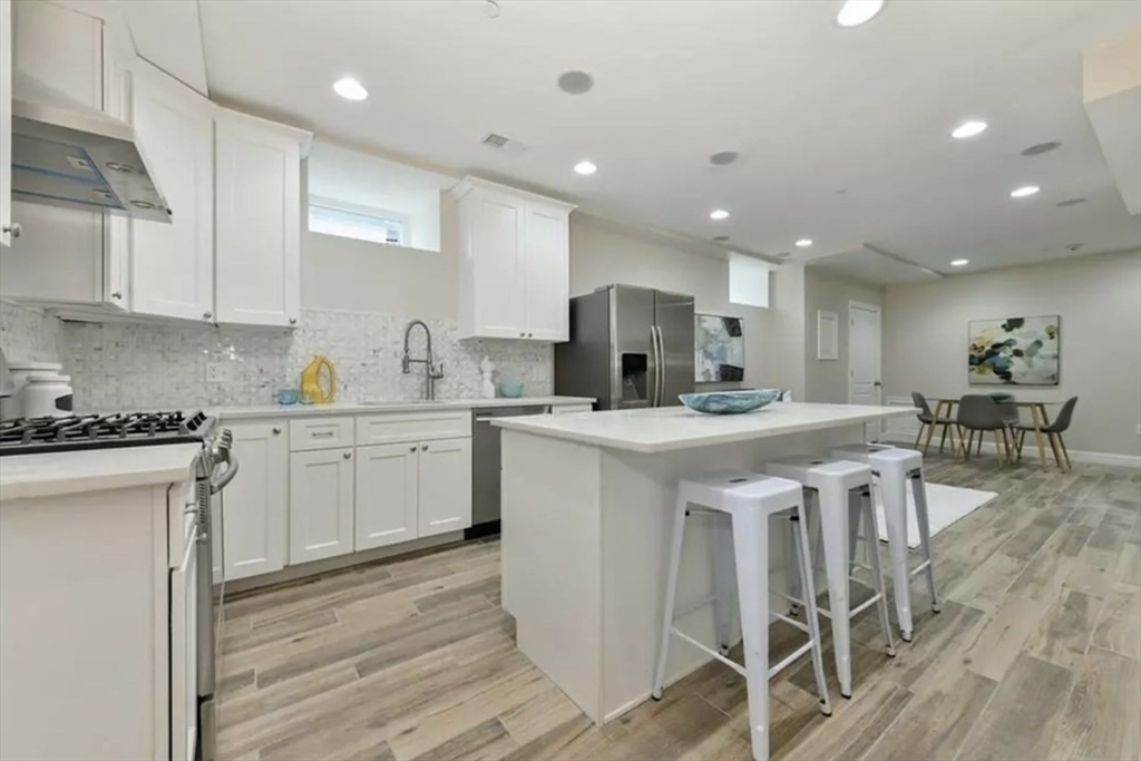 810 East 3rd St, Boston, Massachusetts, 3 Bedrooms Bedrooms, 7 Rooms Rooms,1.5 BathroomsBathrooms,Residential Lease,For Rent,East 3rd St,73517086