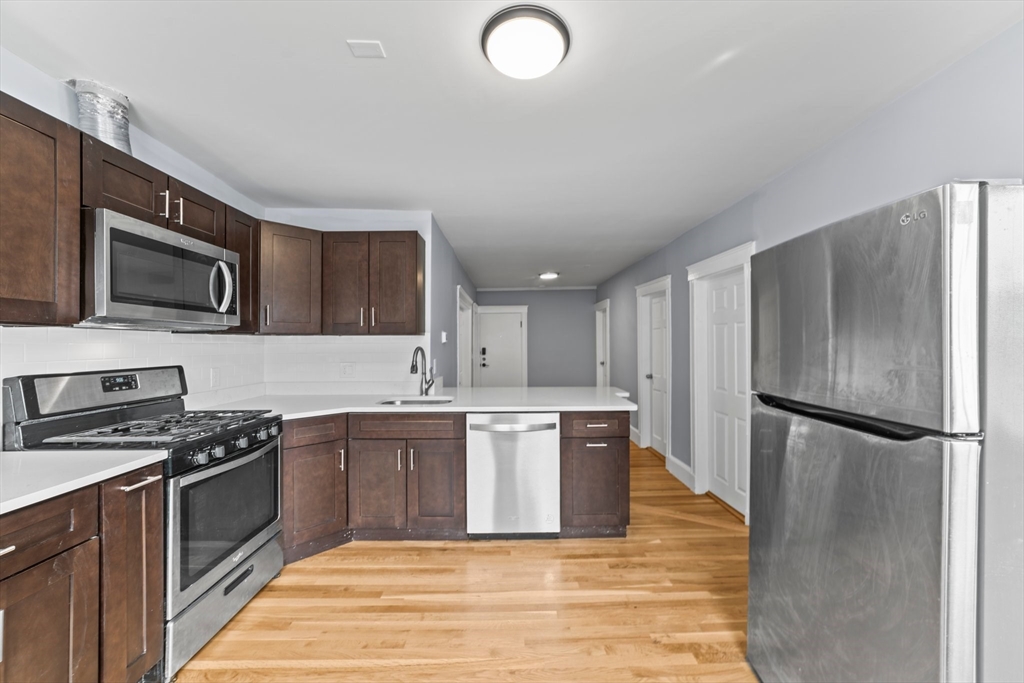 516 Washington, Boston, Massachusetts, 4 Bedrooms Bedrooms, 7 Rooms Rooms,2 BathroomsBathrooms,Residential Lease,For Rent,Washington,73517141