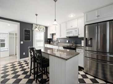 4 Olive Street, Newburyport, Massachusetts, 3 Bedrooms Bedrooms, 6 Rooms Rooms,1.5 BathroomsBathrooms,Residential,For Sale,Olive Street,73517096