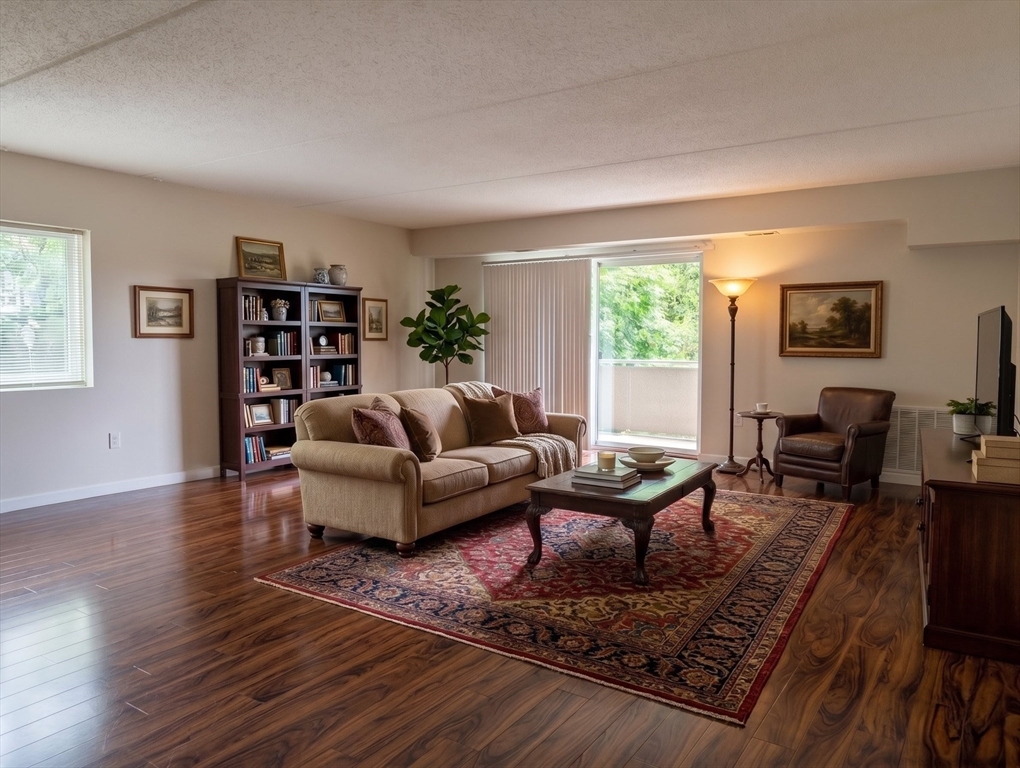 2500 Mystic Valley Parkway, Medford, Massachusetts, 2 Bedrooms Bedrooms, 6 Rooms Rooms,2 BathroomsBathrooms,Residential Lease,For Rent,Mystic Valley Parkway,73517152