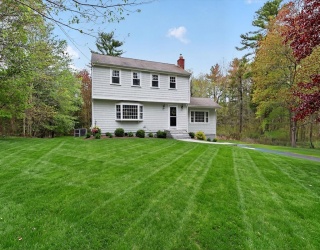 59 First Parish Rd, Norwell, Massachusetts, 4 Bedrooms Bedrooms, 9 Rooms Rooms,1.5 BathroomsBathrooms,Residential,For Sale,First Parish Rd,73517372