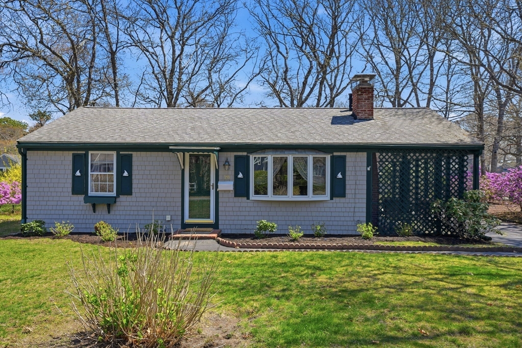 28 Pine Grove Rd, Yarmouth, Massachusetts, 2 Bedrooms Bedrooms, 4 Rooms Rooms,1 BathroomBathrooms,Residential,For Sale,Pine Grove Rd,73514357