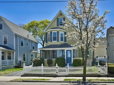 61 Central Ave, Medford, Massachusetts, 3 Bedrooms Bedrooms, 7 Rooms Rooms,1 BathroomBathrooms,Residential,For Sale,Central Ave,73515839