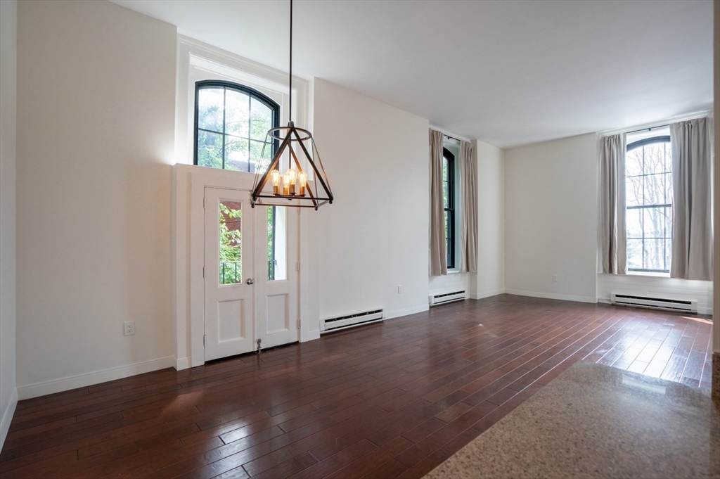 68 Baldwin St, Boston, Massachusetts, 2 Bedrooms Bedrooms, 4 Rooms Rooms,1.5 BathroomsBathrooms,Residential Lease,For Rent,Baldwin St,73517187