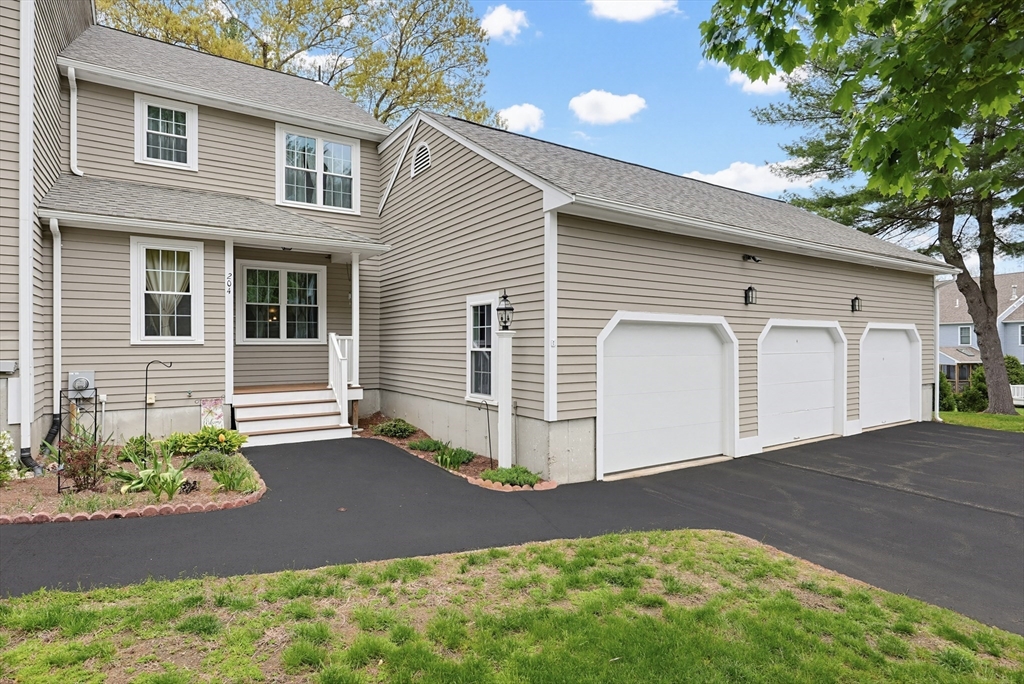 204 Laurelwood Dr, Hopedale, Massachusetts, 2 Bedrooms Bedrooms, 6 Rooms Rooms,1.5 BathroomsBathrooms,Residential,For Sale,Laurelwood Dr,73517079