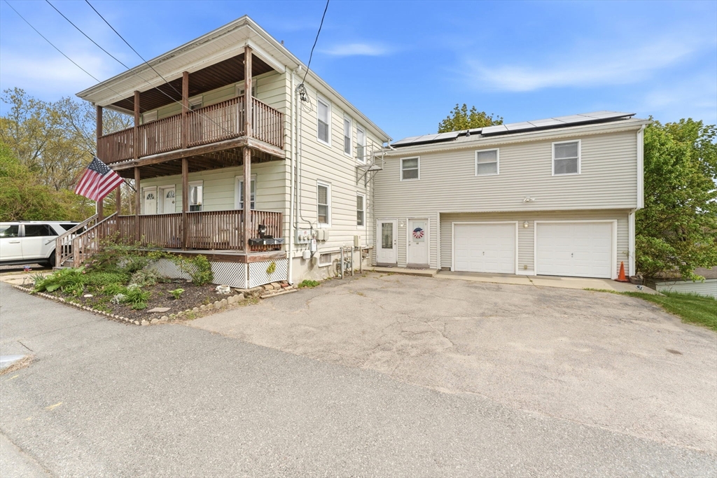 167 Central St, Lincoln, Rhode Island, 5 Bedrooms Bedrooms, 11 Rooms Rooms,3 BathroomsBathrooms,Residential Income,For Sale,Central St,73517114