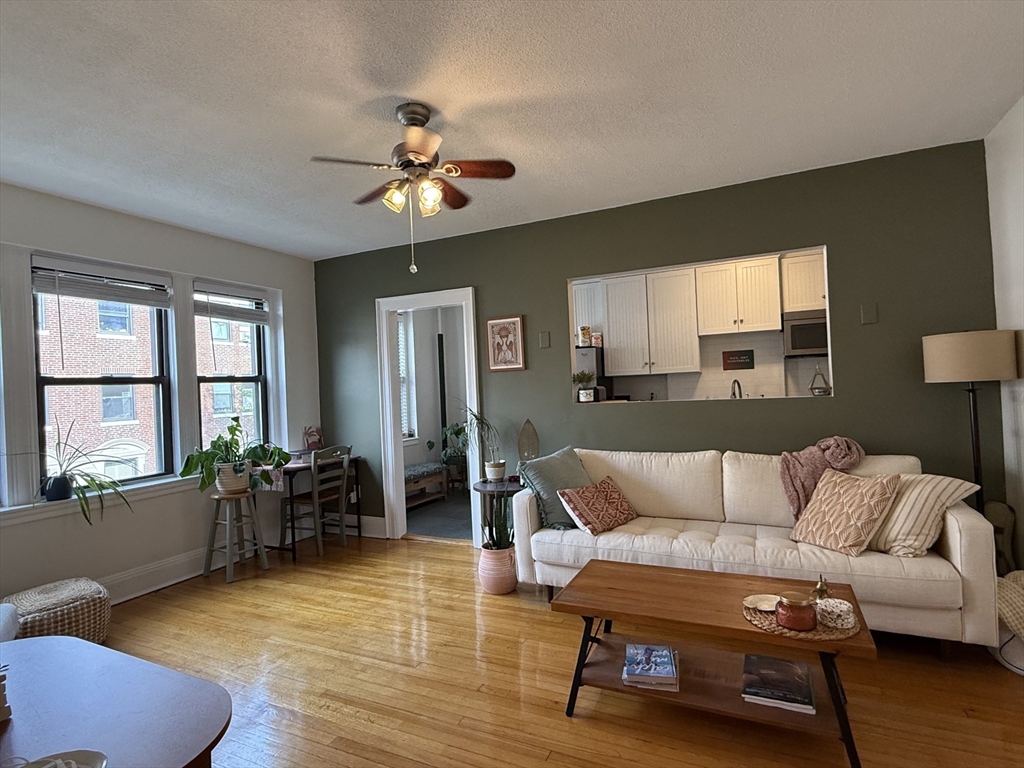 145 Englewood Ave, Boston, Massachusetts, 1 Bedroom Bedrooms, 3 Rooms Rooms,1 BathroomBathrooms,Residential Lease,For Rent,Englewood Ave,73517359