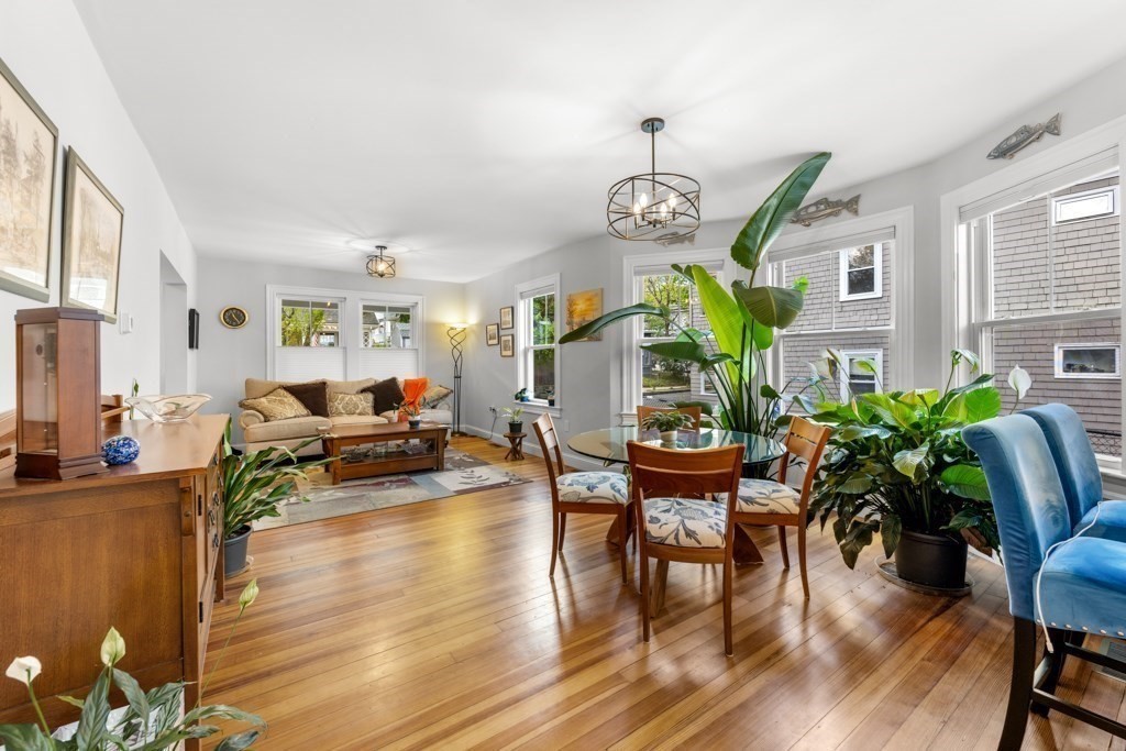 30 Gloucester St, Arlington, Massachusetts, 3 Bedrooms Bedrooms, 6 Rooms Rooms,2.5 BathroomsBathrooms,Residential,For Sale,Gloucester St,73513130