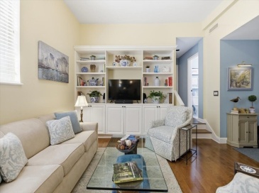 65 Glen Rd, Brookline, Massachusetts, 2 Bedrooms Bedrooms, 4 Rooms Rooms,2 BathroomsBathrooms,Residential,For Sale,Glen Rd,73517804