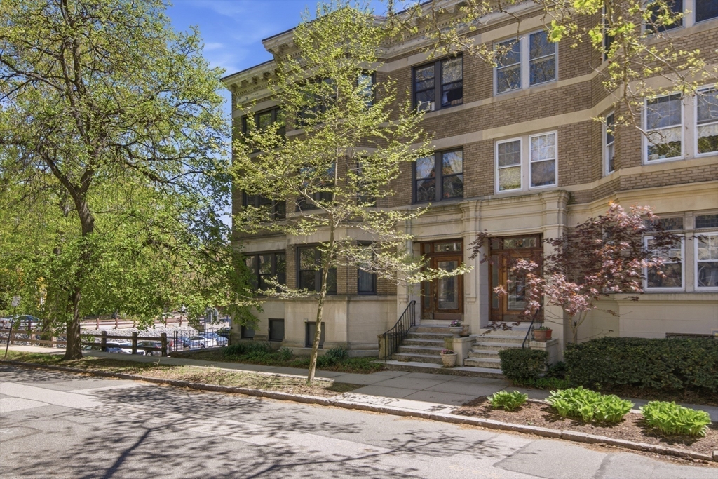 12 Parkman St, Brookline, Massachusetts, 13 Bedrooms Bedrooms, 27 Rooms Rooms,5.5 BathroomsBathrooms,Residential Income,For Sale,Parkman St,73517577