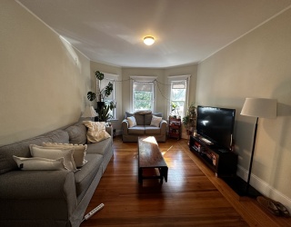 17 Hunnewell Ave, Boston, Massachusetts, 3 Bedrooms Bedrooms, 6 Rooms Rooms,1 BathroomBathrooms,Residential Lease,For Rent,Hunnewell Ave,73517588
