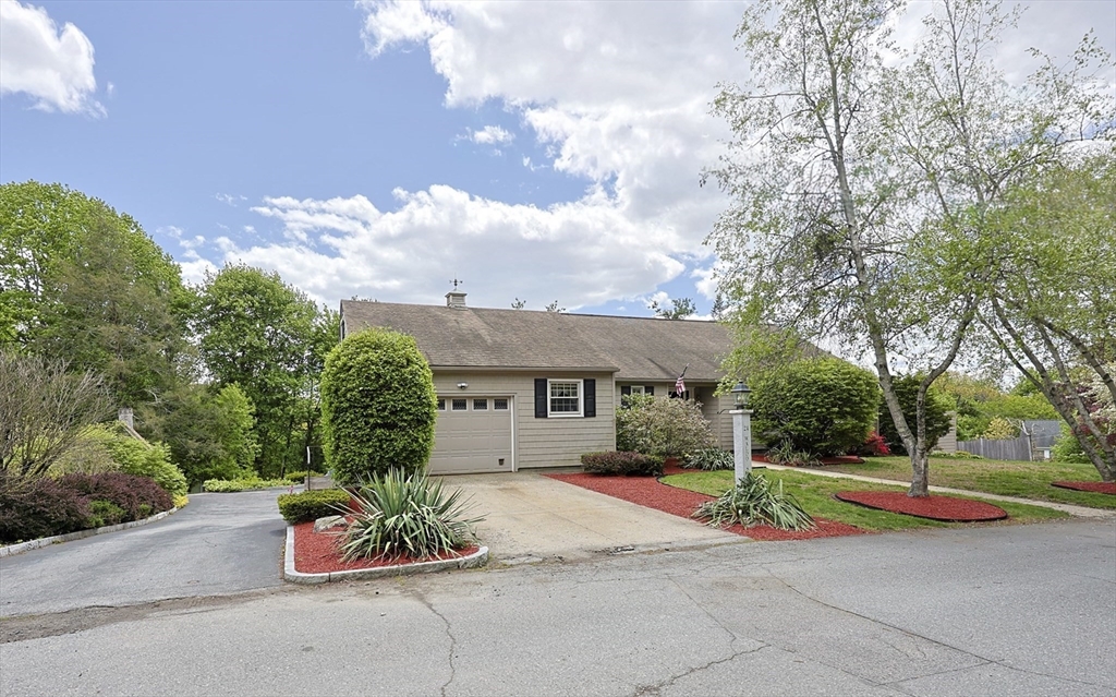 24 Waldo St, Dracut, Massachusetts, 5 Bedrooms Bedrooms, 11 Rooms Rooms,3 BathroomsBathrooms,Residential,For Sale,Waldo St,73517602