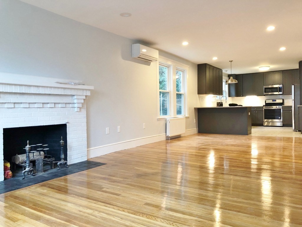 76-78 Edgecliff Rd, Watertown, Massachusetts, 3 Bedrooms Bedrooms, 5 Rooms Rooms,1 BathroomBathrooms,Residential Lease,For Rent,Edgecliff Rd,73517614
