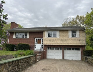 174 Lexington St, Newton, Massachusetts, 3 Bedrooms Bedrooms, 6 Rooms Rooms,1.5 BathroomsBathrooms,Residential Lease,For Rent,Lexington St,73517623