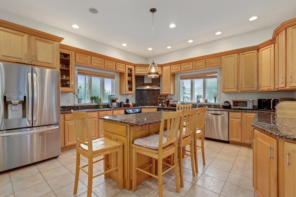 13 Essex St, Lynn, Massachusetts, 4 Bedrooms Bedrooms, 9 Rooms Rooms,2.5 BathroomsBathrooms,Residential,For Sale,Essex St,73517831