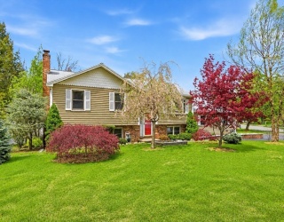 2 Sandspur Ln, North Reading, Massachusetts, 4 Bedrooms Bedrooms, 9 Rooms Rooms,2 BathroomsBathrooms,Residential,For Sale,Sandspur Ln,73517842