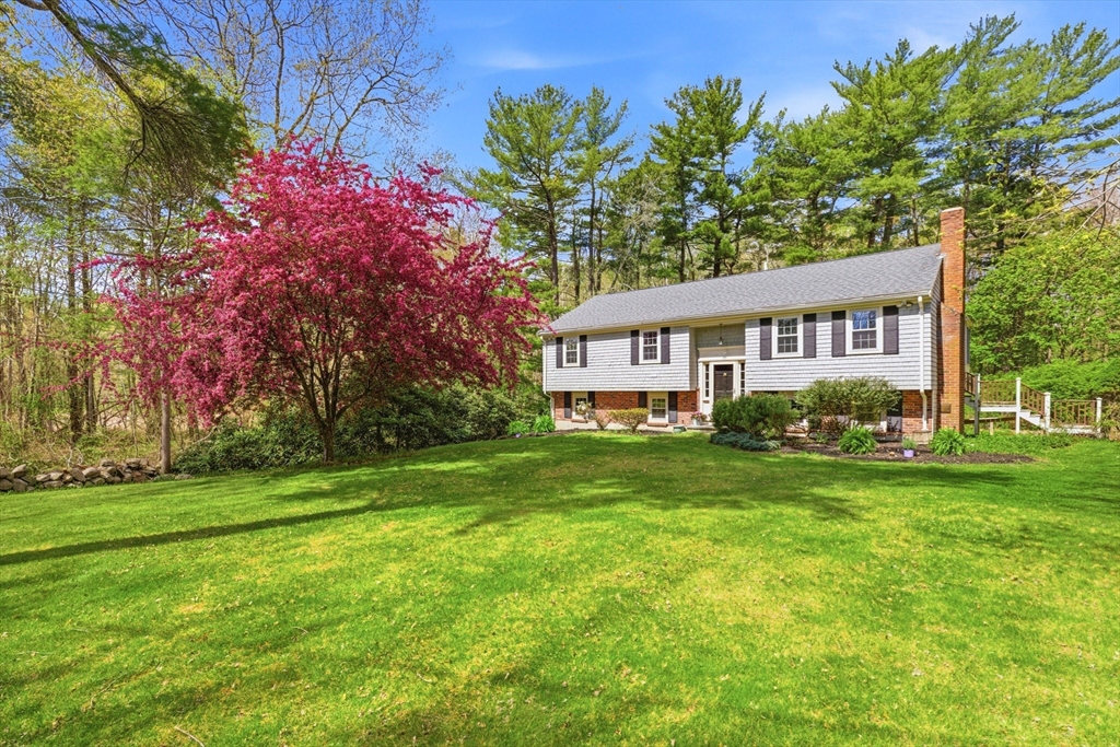 15 May Elm Ln, Norwell, Massachusetts, 4 Bedrooms Bedrooms, 8 Rooms Rooms,2 BathroomsBathrooms,Residential,For Sale,May Elm Ln,73517443