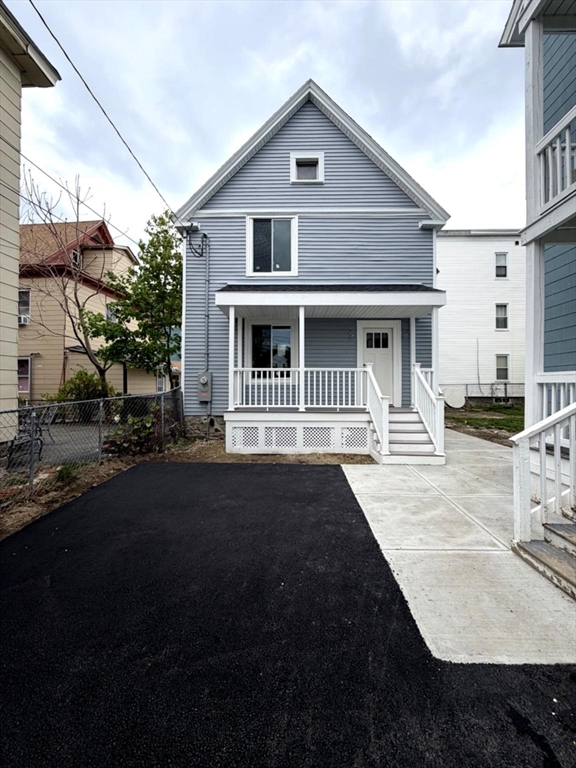 8 Brookfield St, Lawrence, Massachusetts, 3 Bedrooms Bedrooms, 9 Rooms Rooms,2.5 BathroomsBathrooms,Residential,For Sale,Brookfield St,73517856