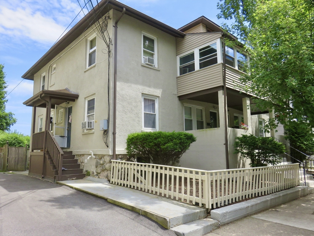 43 Rich St, Waltham, Massachusetts, 2 Bedrooms Bedrooms, 4 Rooms Rooms,1 BathroomBathrooms,Residential Lease,For Rent,Rich St,73517868