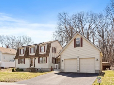 111 Seneca St, Fitchburg, Massachusetts, 3 Bedrooms Bedrooms, 7 Rooms Rooms,2 BathroomsBathrooms,Residential,For Sale,Seneca St,73517414