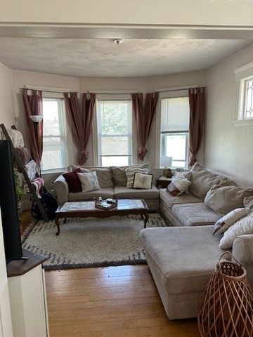 32 Gourley Rd, Medford, Massachusetts, 2 Bedrooms Bedrooms, 5 Rooms Rooms,1 BathroomBathrooms,Residential Lease,For Rent,Gourley Rd,73517417