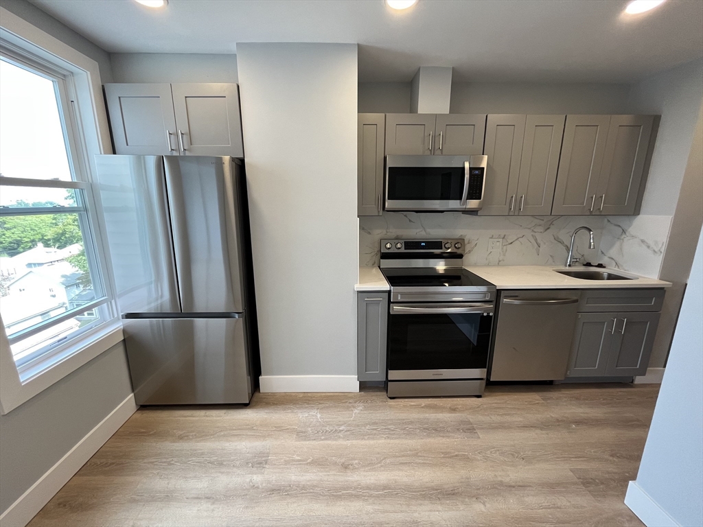 31 Faywood Ave., Boston, Massachusetts, 4 Bedrooms Bedrooms, 8 Rooms Rooms,2 BathroomsBathrooms,Residential Lease,For Rent,Faywood Ave.,73517881