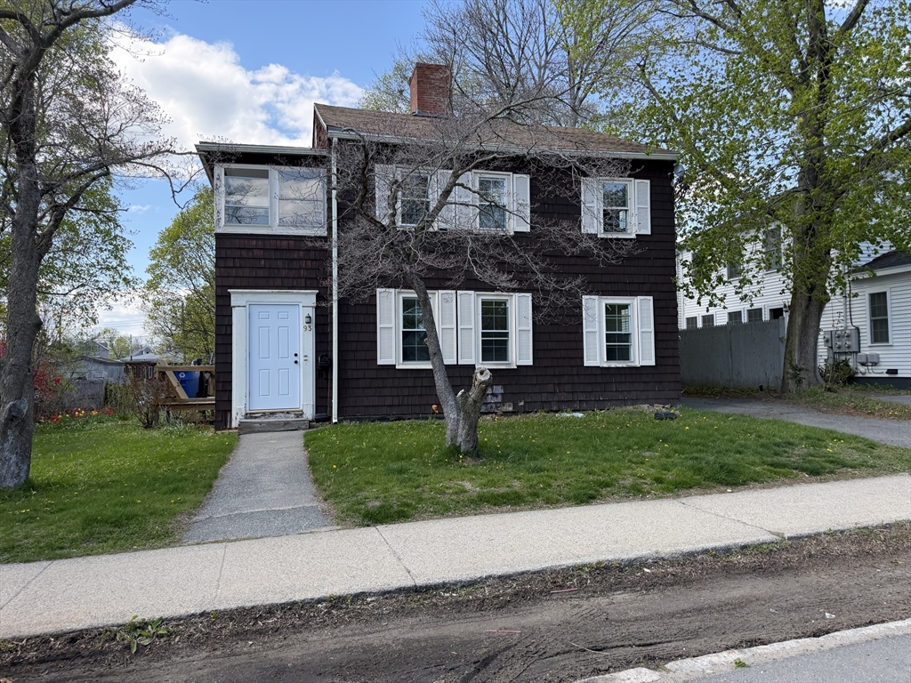 93 Friend Street, Amesbury, Massachusetts, 3 Bedrooms Bedrooms, 6 Rooms Rooms,1 BathroomBathrooms,Residential Lease,For Rent,Friend Street,73517699