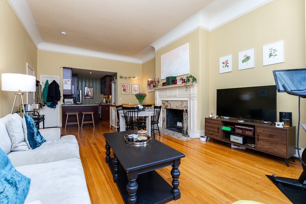465 Commonwealth Ave, Boston, Massachusetts, 1 Bedroom Bedrooms, 3 Rooms Rooms,1.5 BathroomsBathrooms,Residential Lease,For Rent,Commonwealth Ave,73517065