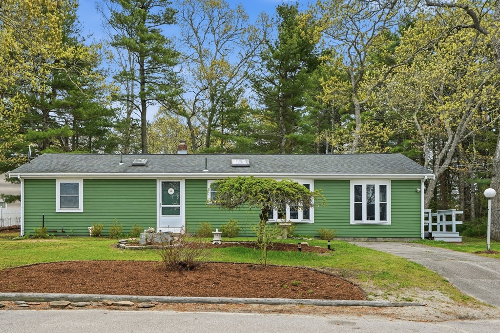 94 Edgewater Drive, Wareham, Massachusetts, 3 Bedrooms Bedrooms, 6 Rooms Rooms,1 BathroomBathrooms,Residential,For Sale,Edgewater Drive,73517470