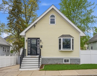 11 Sherbrook St, Boston, Massachusetts, 4 Bedrooms Bedrooms, 8 Rooms Rooms,2.5 BathroomsBathrooms,Residential,For Sale,Sherbrook St,73517428