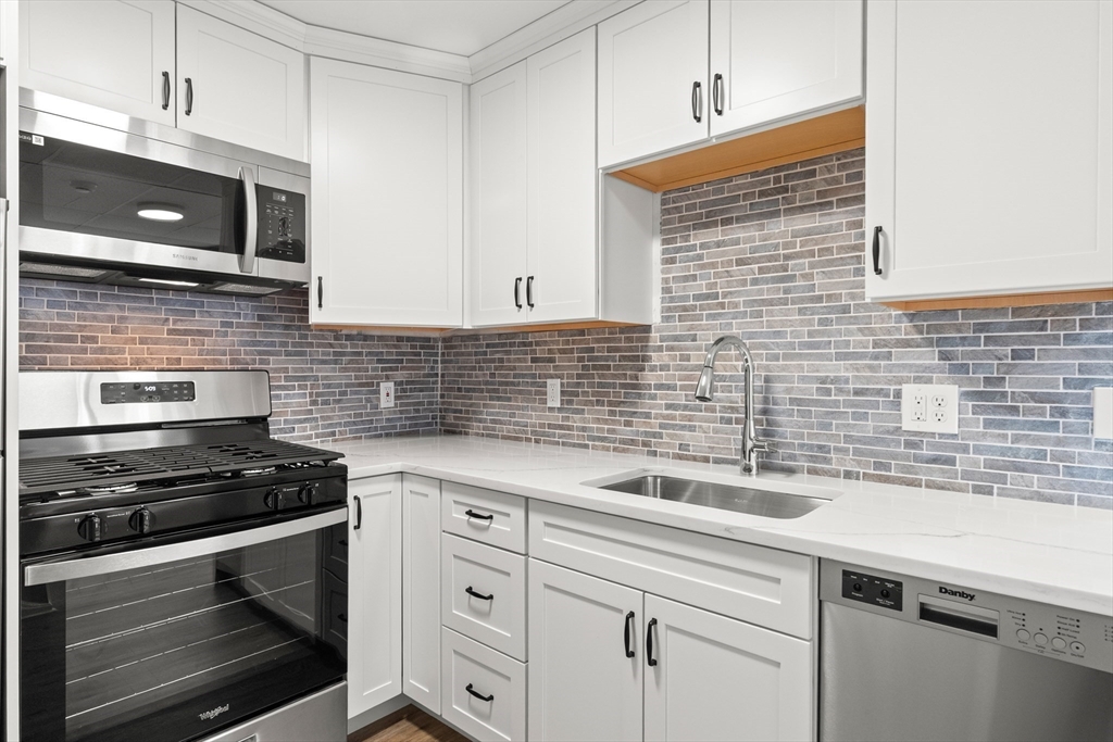 141 Prospect St, Gloucester, Massachusetts, 1 Bedroom Bedrooms, 2 Rooms Rooms,1 BathroomBathrooms,Residential,For Sale,Prospect St,73517477