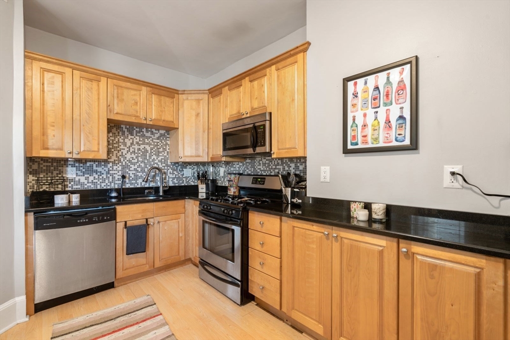 192 Tudor St, Boston, Massachusetts, 3 Bedrooms Bedrooms, 5 Rooms Rooms,1 BathroomBathrooms,Residential Lease,For Rent,Tudor St,73517762