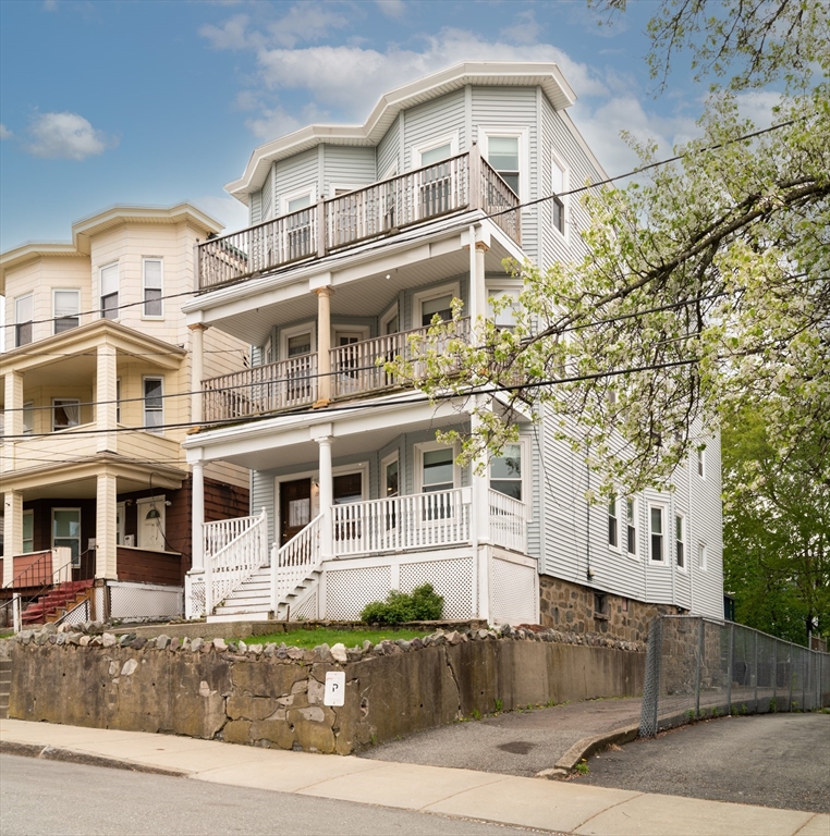 17-19 Dyer Ave., Everett, Massachusetts, 10 Bedrooms Bedrooms, 16 Rooms Rooms,3 BathroomsBathrooms,Residential Income,For Sale,Dyer Ave.,73517502