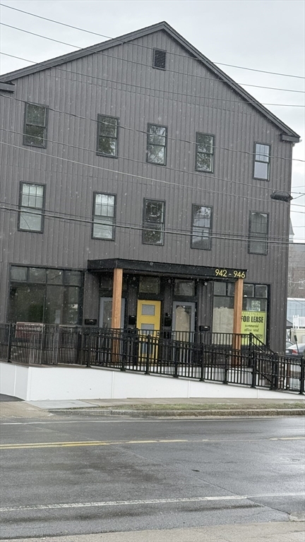 944 East St, Walpole, Massachusetts, 1 Bedroom Bedrooms, 4 Rooms Rooms,1 BathroomBathrooms,Residential Lease,For Rent,East St,73517515