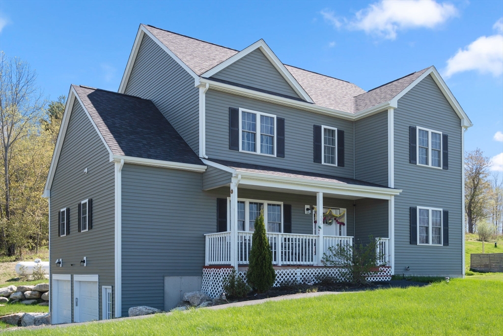32 Hycrest Rd, Charlton, Massachusetts, 4 Bedrooms Bedrooms, 9 Rooms Rooms,2.5 BathroomsBathrooms,Residential,For Sale,Hycrest Rd,73517797