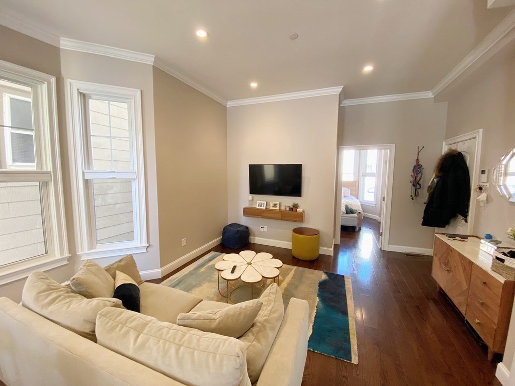 75 Eutaw Street, Boston, Massachusetts, 2 Bedrooms Bedrooms, 5 Rooms Rooms,2 BathroomsBathrooms,Residential Lease,For Rent,Eutaw Street,73517529