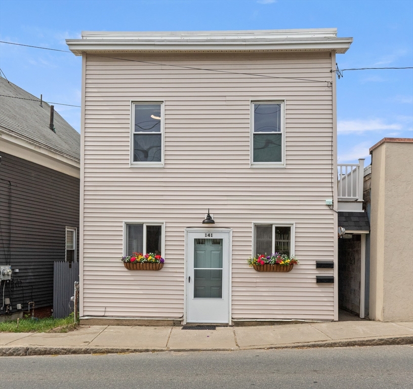 141 Prospect St, Gloucester, Massachusetts, 2 Bedrooms Bedrooms, 4 Rooms Rooms,2 BathroomsBathrooms,Residential Income,For Sale,Prospect St,73517492