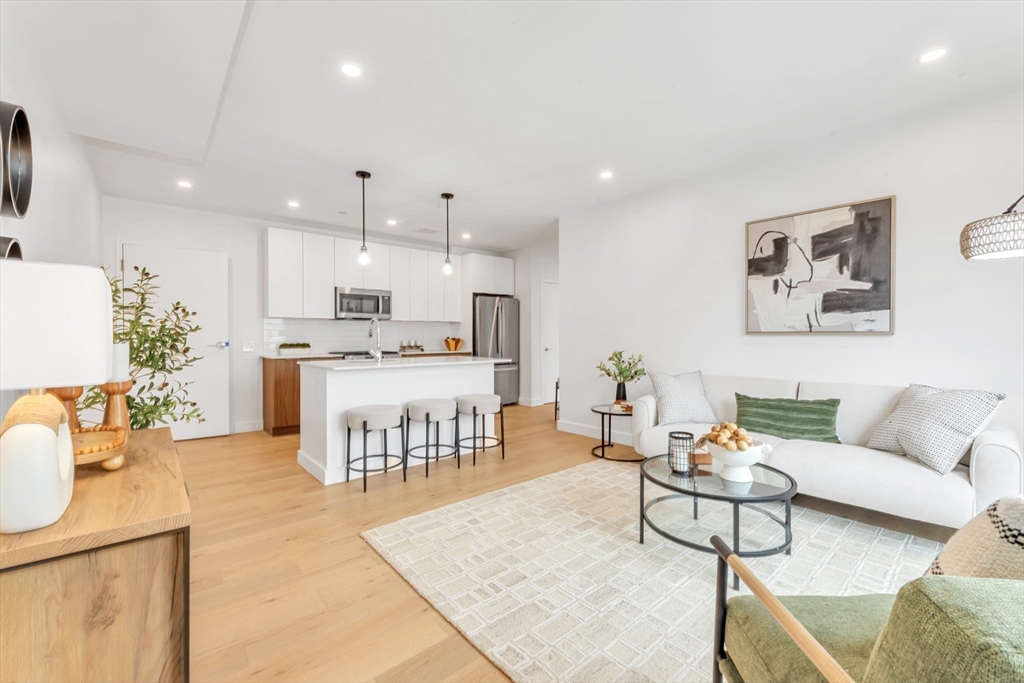 3992 Washington St, Boston, Massachusetts, 2 Bedrooms Bedrooms, 4 Rooms Rooms,2 BathroomsBathrooms,Residential,For Sale,Washington St,73517798