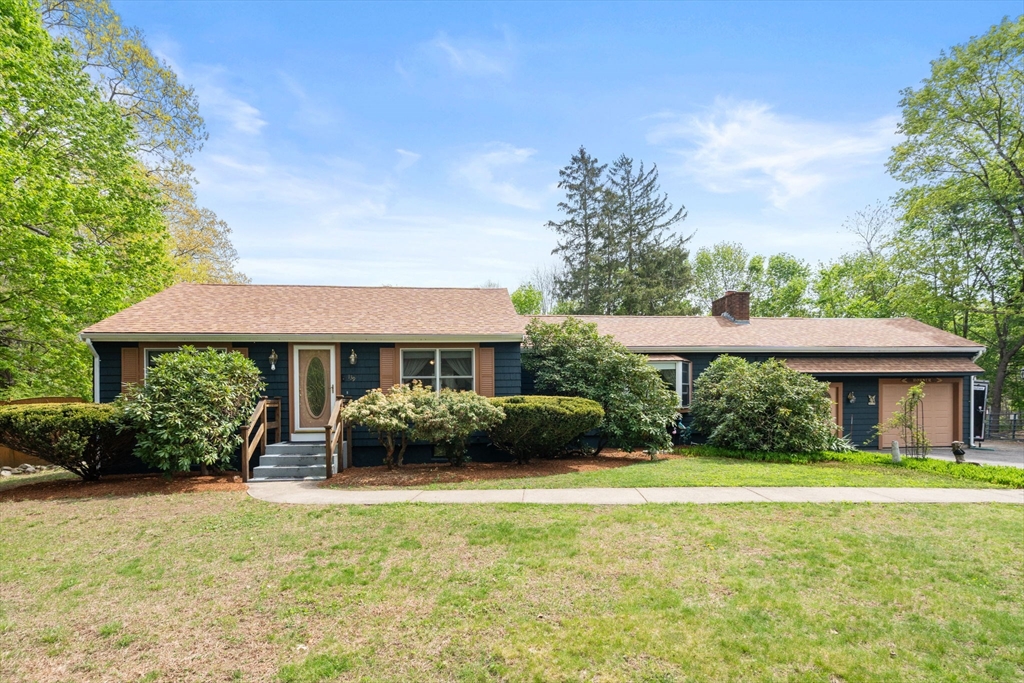 139 Grove St, Mansfield, Massachusetts, 2 Bedrooms Bedrooms, 8 Rooms Rooms,3 BathroomsBathrooms,Residential,For Sale,Grove St,73517362
