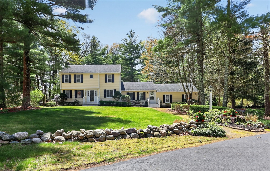 32 Bowsprit Lane, Norwell, Massachusetts, 4 Bedrooms Bedrooms, 9 Rooms Rooms,1.5 BathroomsBathrooms,Residential,For Sale,Bowsprit Lane,73517368