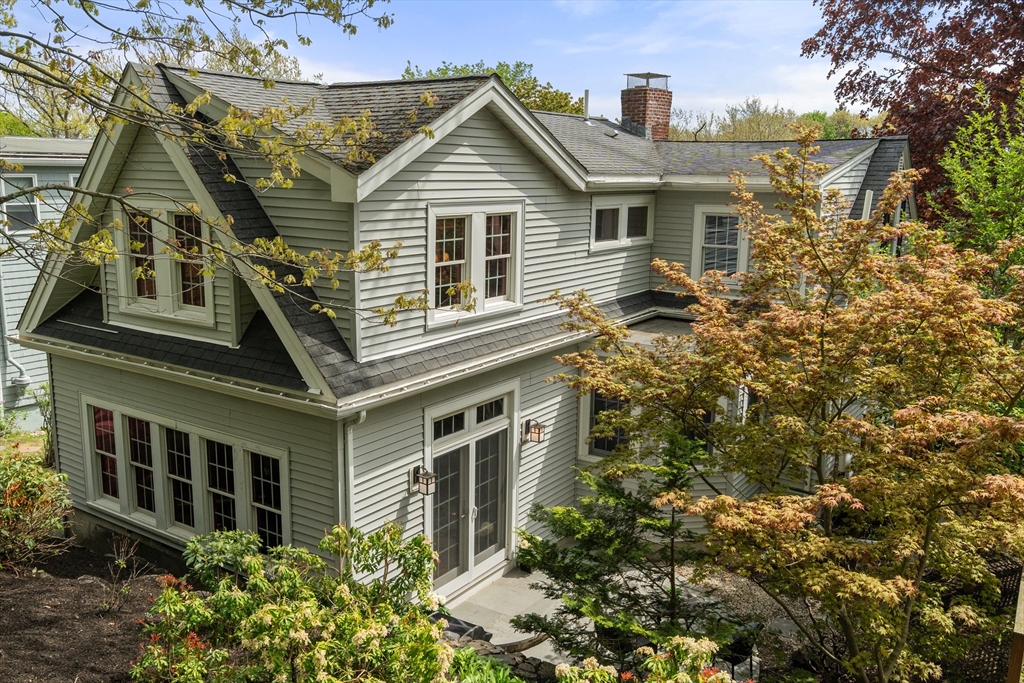 14 Arlmont Street, Arlington, Massachusetts, 3 Bedrooms Bedrooms, 9 Rooms Rooms,1.5 BathroomsBathrooms,Residential,For Sale,Arlmont Street,73517635