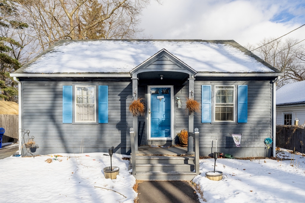 179 Carver, Springfield, Massachusetts, 2 Bedrooms Bedrooms, 5 Rooms Rooms,1 BathroomBathrooms,Residential,For Sale,Carver,73464418