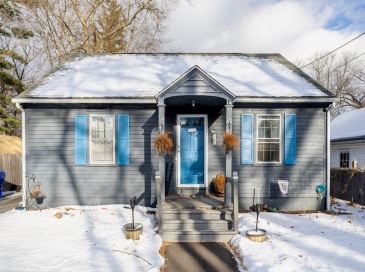 179 Carver, Springfield, Massachusetts, 2 Bedrooms Bedrooms, 5 Rooms Rooms,1 BathroomBathrooms,Residential,For Sale,Carver,73464418