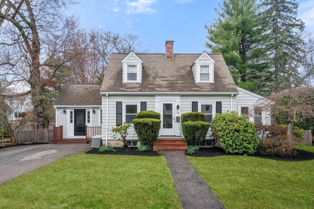 19 Overlook Rd, Needham, Massachusetts, 3 Bedrooms Bedrooms, 8 Rooms Rooms,2.5 BathroomsBathrooms,Residential,For Sale,Overlook Rd,73498554