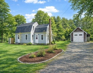 26 Division Rd, Dartmouth, Massachusetts, 2 Bedrooms Bedrooms, 5 Rooms Rooms,1 BathroomBathrooms,Residential,For Sale,Division Rd,73490135