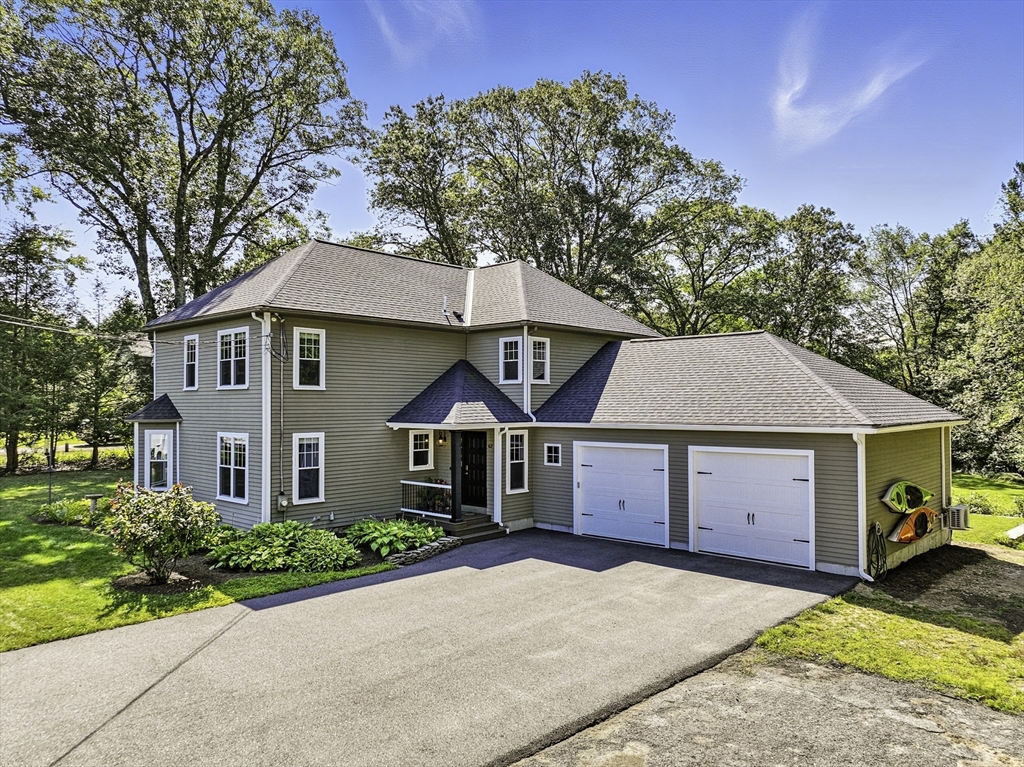 62 Ashland, Holliston, Massachusetts, 4 Bedrooms Bedrooms, 11 Rooms Rooms,2.5 BathroomsBathrooms,Residential,For Sale,Ashland,73482155