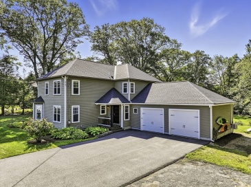 62 Ashland, Holliston, Massachusetts, 4 Bedrooms Bedrooms, 11 Rooms Rooms,2.5 BathroomsBathrooms,Residential,For Sale,Ashland,73482155 62 Ashland, Holliston, Massachusetts, 4 Bedrooms Bedrooms, 11 Rooms Rooms,2.5 BathroomsBathrooms,Residential,For Sale,Ashland,73482155