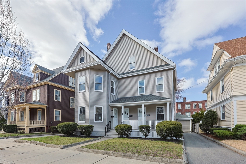 7 Hampshire St, Everett, Massachusetts, 5 Bedrooms Bedrooms, 16 Rooms Rooms,3.5 BathroomsBathrooms,Residential Income,For Sale,Hampshire St,73498700