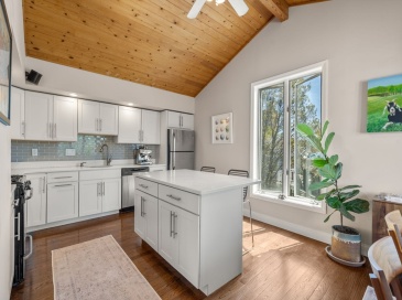 32 Farragut Ave, Somerville, Massachusetts, 1 Bedroom Bedrooms, 4 Rooms Rooms,1 BathroomBathrooms,Residential,For Sale,Farragut Ave,73518073 32 Farragut Ave, Somerville, Massachusetts, 1 Bedroom Bedrooms, 4 Rooms Rooms,1 BathroomBathrooms,Residential,For Sale,Farragut Ave,73518073