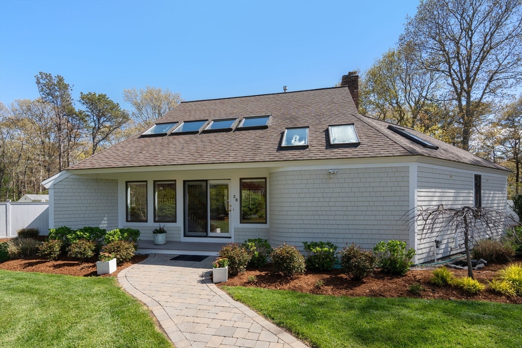 26 Driftwood Cir, Mashpee, Massachusetts, 3 Bedrooms Bedrooms, 7 Rooms Rooms,3.5 BathroomsBathrooms,Residential,For Sale,Driftwood Cir,73518529
